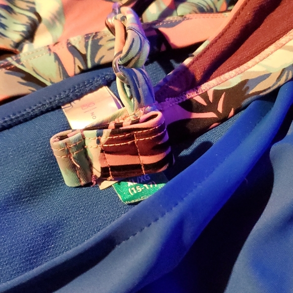 Swimsuit - Picture 4 of 4